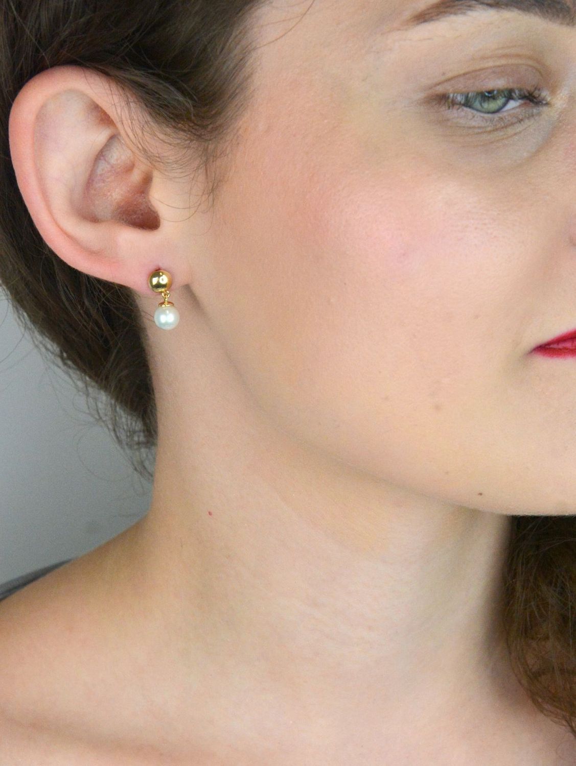 Złote kolczyki z perłami i cyrkoniami, próba 585, waga 2,20 g. Klasyczna biżuteria z nowoczesnym akcentem – idealna na prezent i wyjątkowe okazje.1.jpg