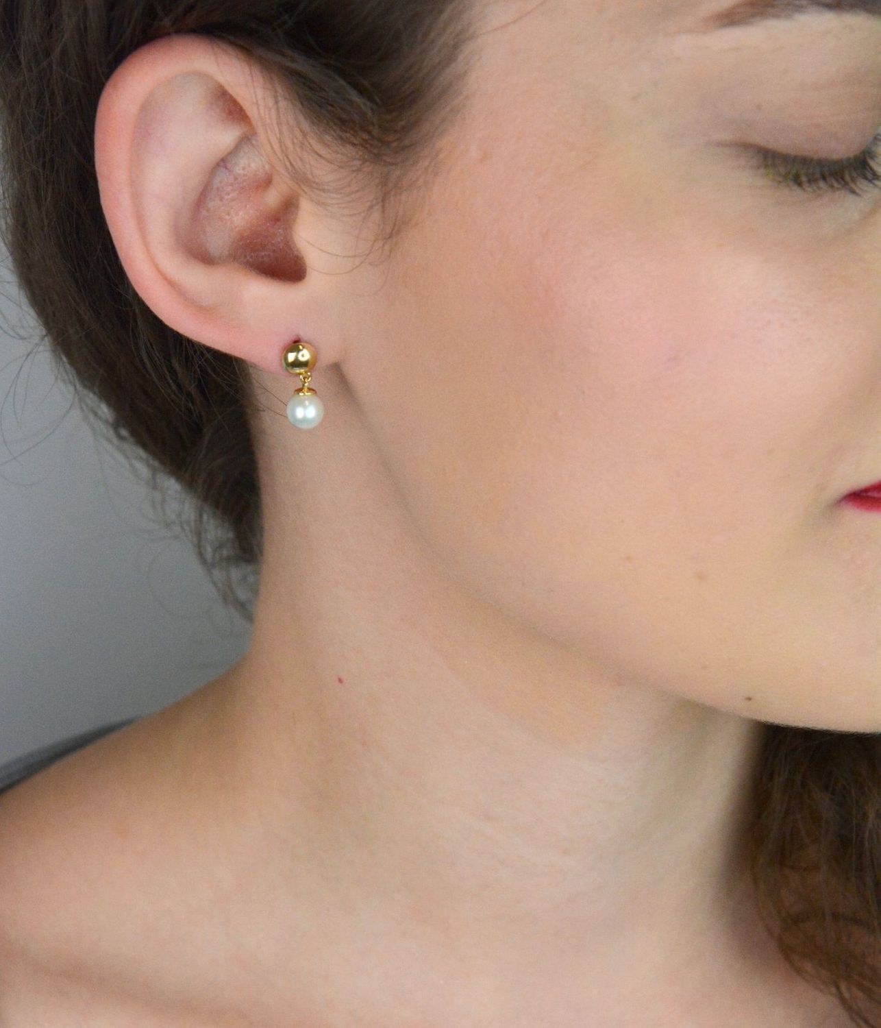 Złote kolczyki z perłami i cyrkoniami, próba 585, waga 2,20 g. Klasyczna biżuteria z nowoczesnym akcentem – idealna na prezent i wyjątkowe okazje.1.jpg