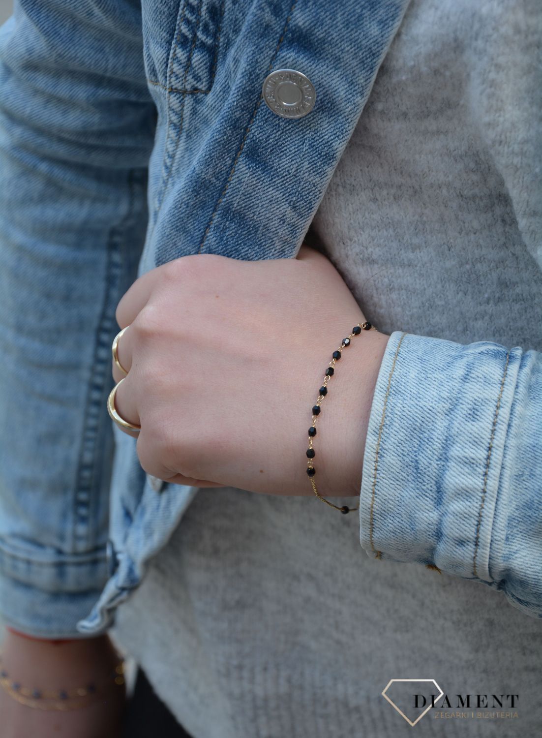 Złota bransoletka z fasetowanymi, koralikami w kolorze czarnym. Złota bransoletka różaniec. Zapięcie na karabińczyk. Złota bransoletka próba 585.  (1).jpg