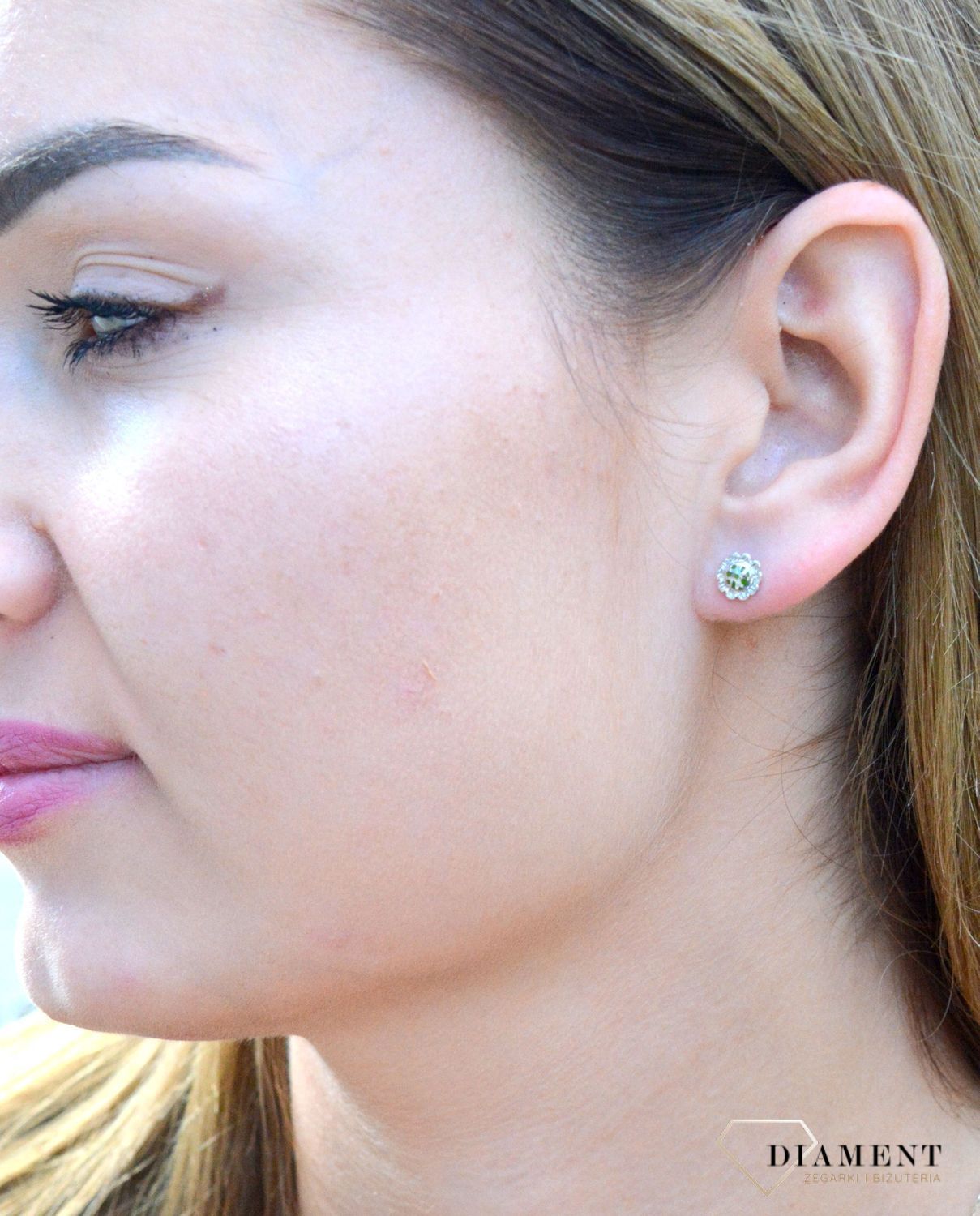 Kolczyki srebrne wkrętki kwiatki  ZZKZ0031. Kolczyki srebrne wkrętki kwiatki. Wykonane z najwyższej jakości srebrna próby 925 wyglądają bardzo wyjątkowo. Kolczyki w minimalistycznym stylu, wpisujące się w obecne trendy modowe.jpg