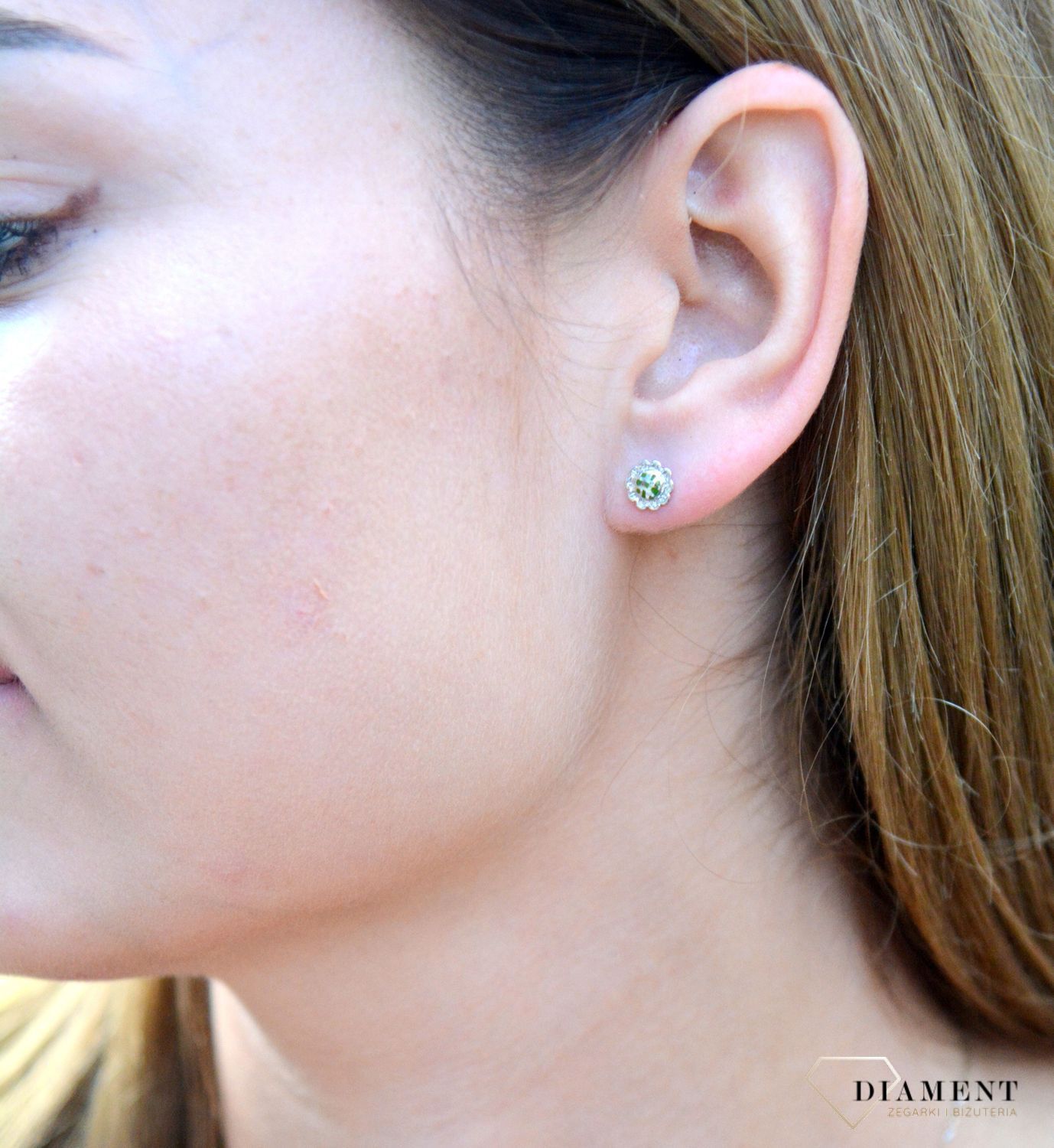 Kolczyki srebrne wkrętki kwiatki  ZZKZ0031. Kolczyki srebrne wkrętki kwiatki. Wykonane z najwyższej jakości srebrna próby 925 wyglądają bardzo wyjątkowo. Kolczyki w minimalistycznym stylu, wpisujące się w obecne trendy modowe.jpg