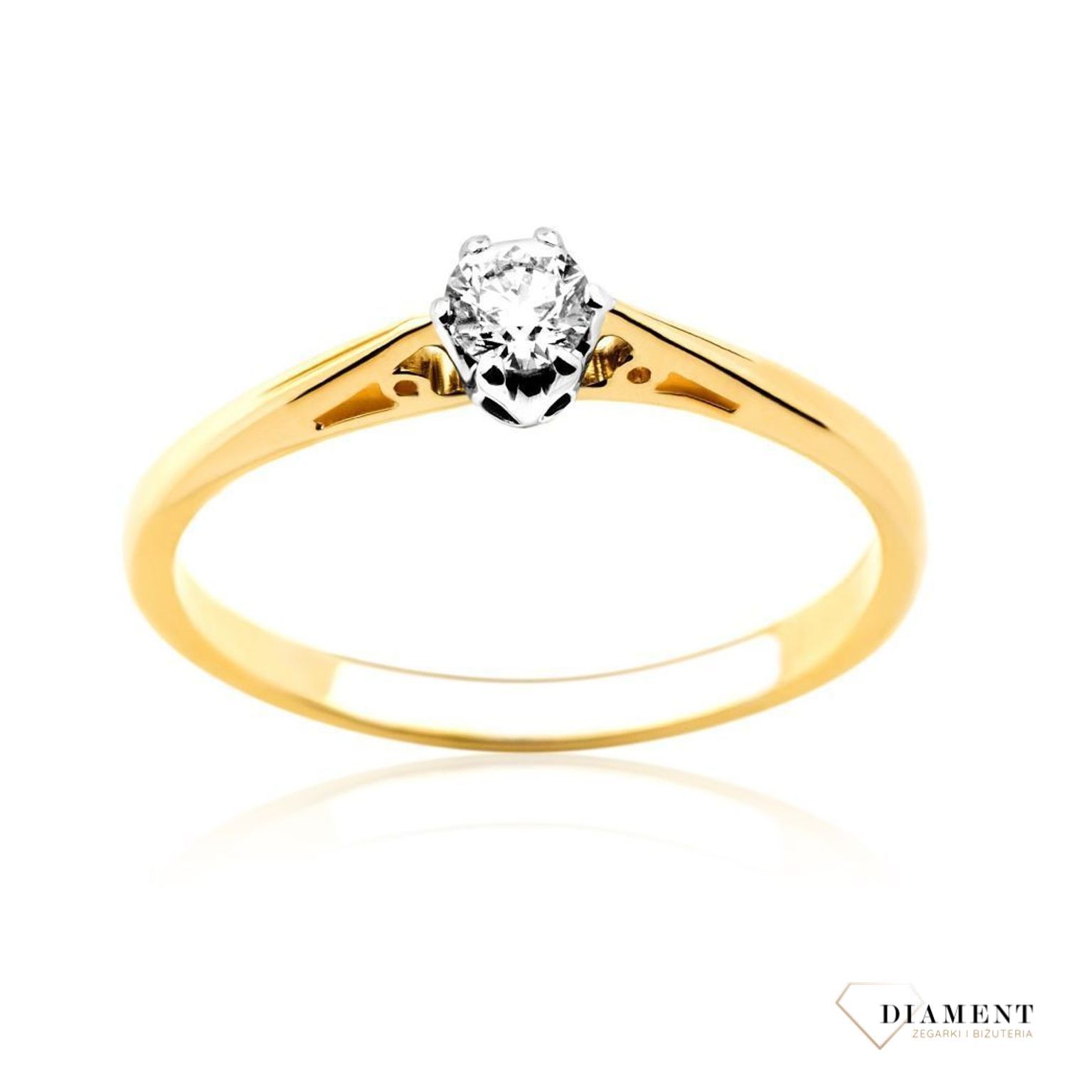 ierścionek WYJĄTKOWY z oferty JUBITOM. Doskonały na zaręczyny oraz inne ważne uroczystości .Klasyczna ponadczasowa oprawa.Pierścionek dostępny w żółtym lub białym złocie z różnej wielkości diamentami..jpg