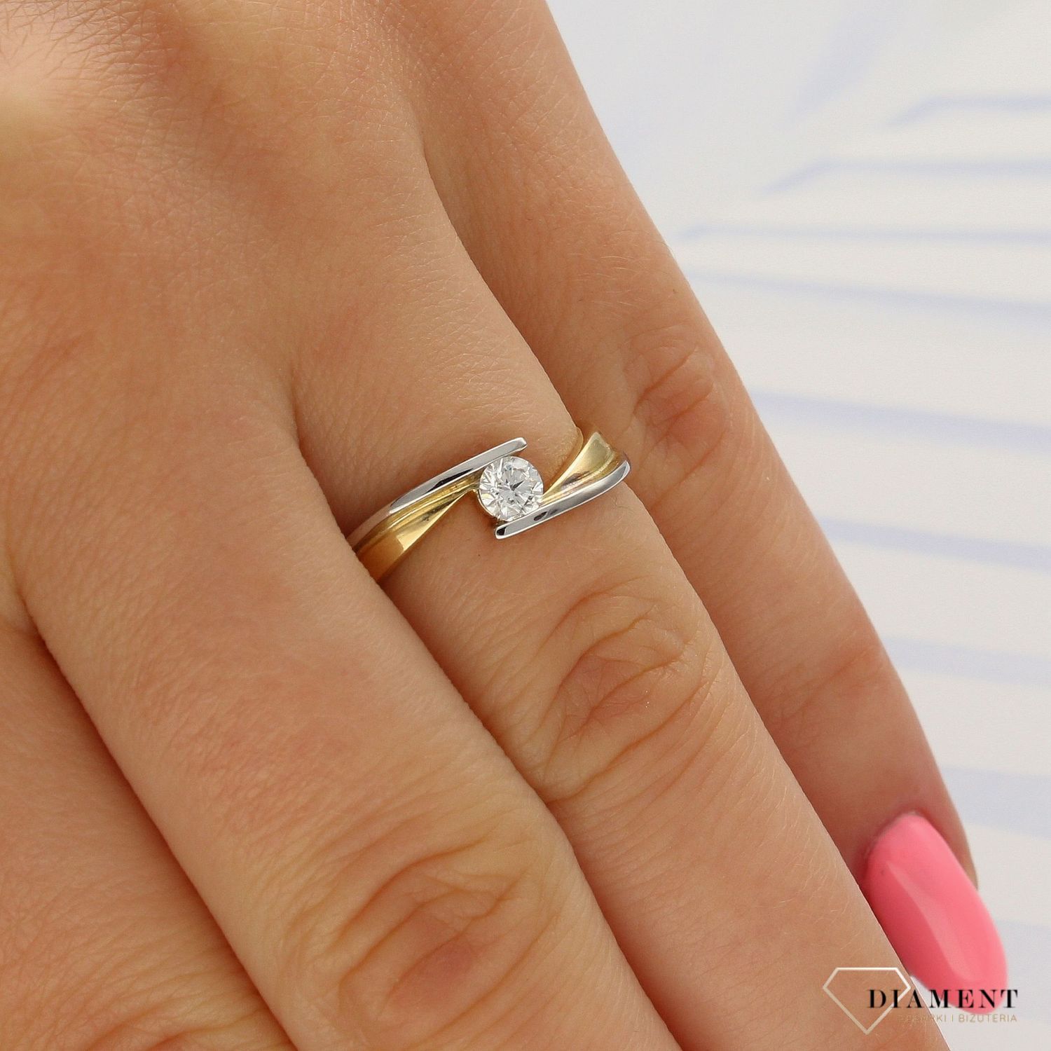 Złoty pierścionek z diamentem w koronce pr 585 - cer.6586..jpg