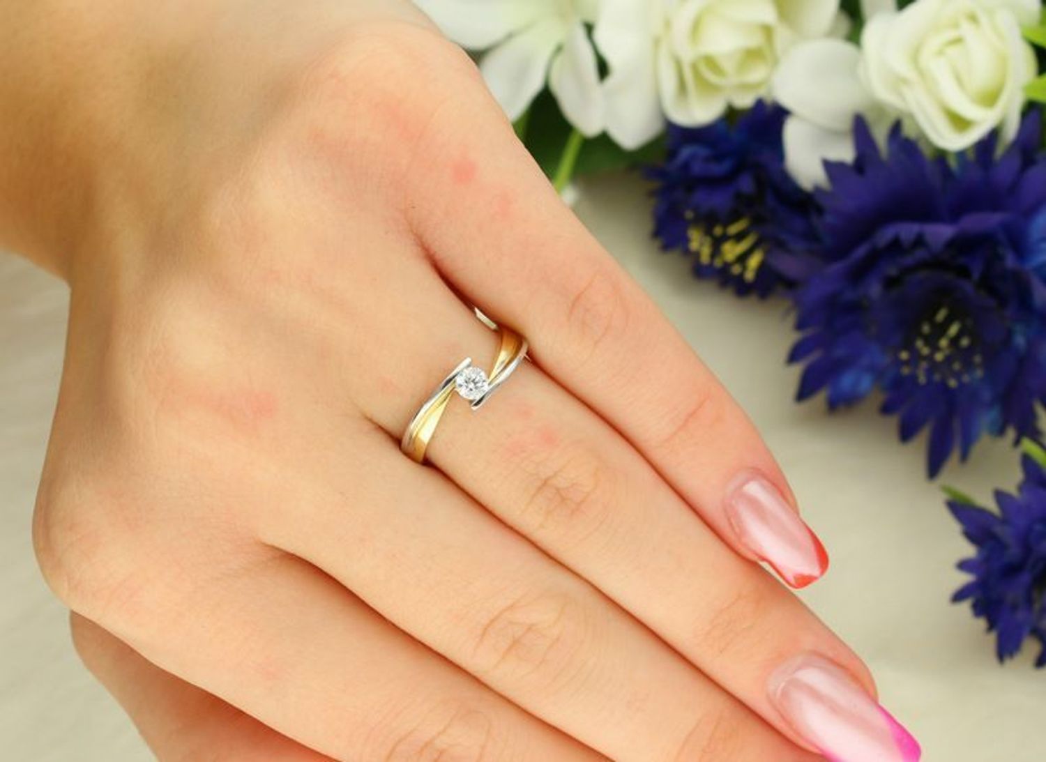 Złoty pierścionek z diamentem w koronce pr 585 - cer.6586..jpg