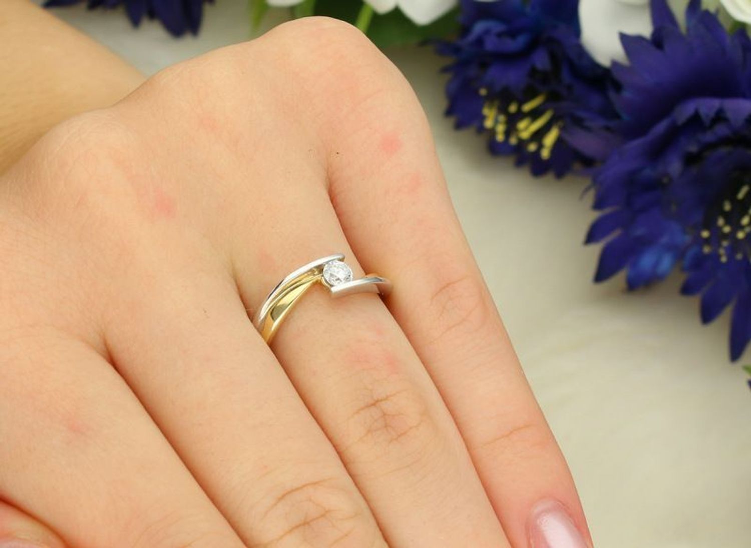 Złoty pierścionek z diamentem w koronce pr 585 - cer.6586..jpg