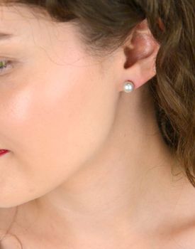 Srebrne kolczyki z szarą perłą hodowlaną 8 mm. Srebro 925, zapięcie sztyft. Stylowy wybór na co dzień i na specjalne okazje. Elegancja i jakość (1).JPG