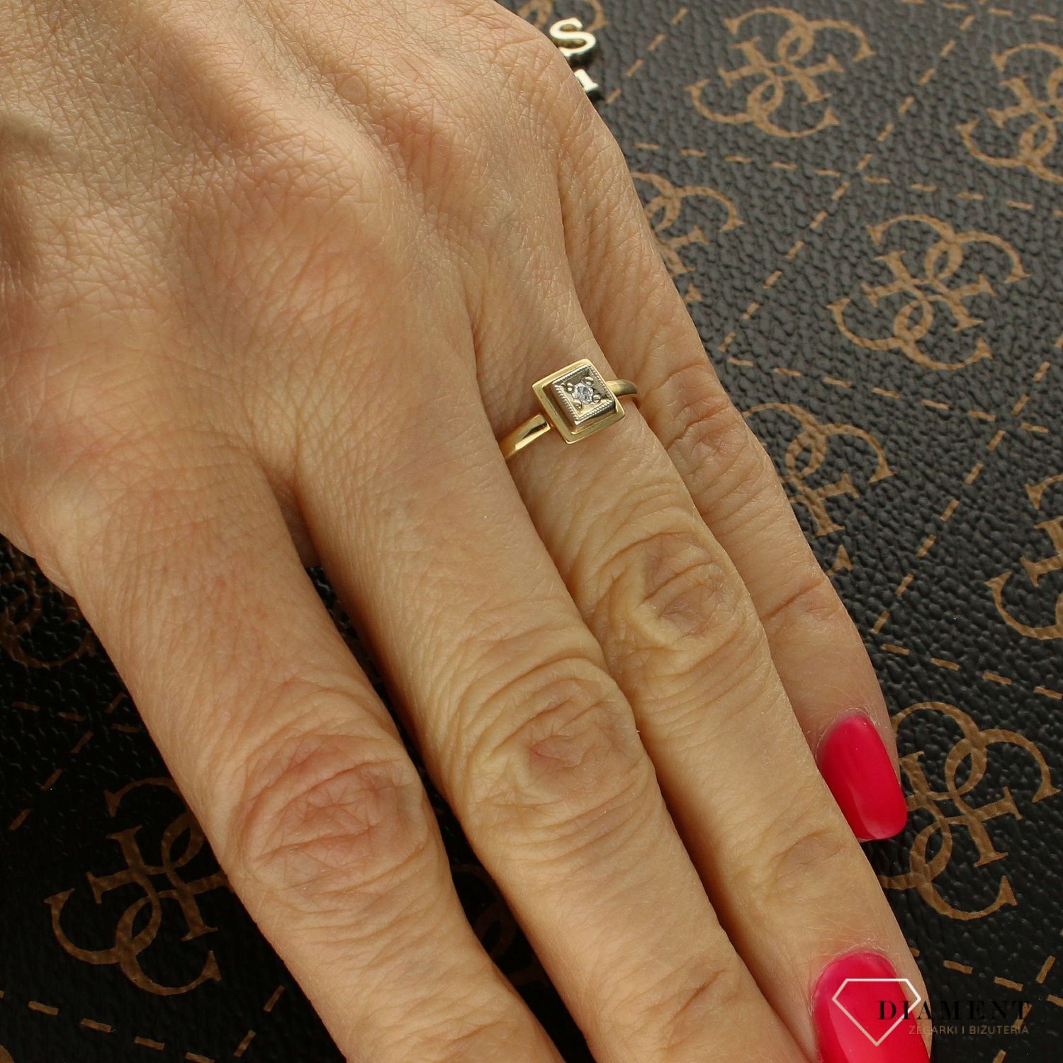Pierścionek złoty DIAMENT żółte złoto, diament, kwadrat cert.9053.jpg