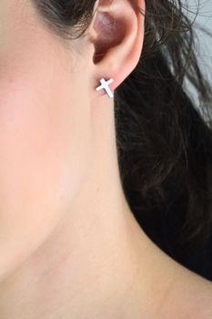 Srebrne kolczyki damskie 925 – gładkie krzyżyki, minimalistyczna elegancja (2).jpg
