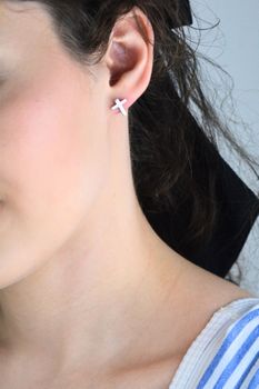 Srebrne kolczyki damskie 925 – gładkie krzyżyki, minimalistyczna elegancja (3).jpg